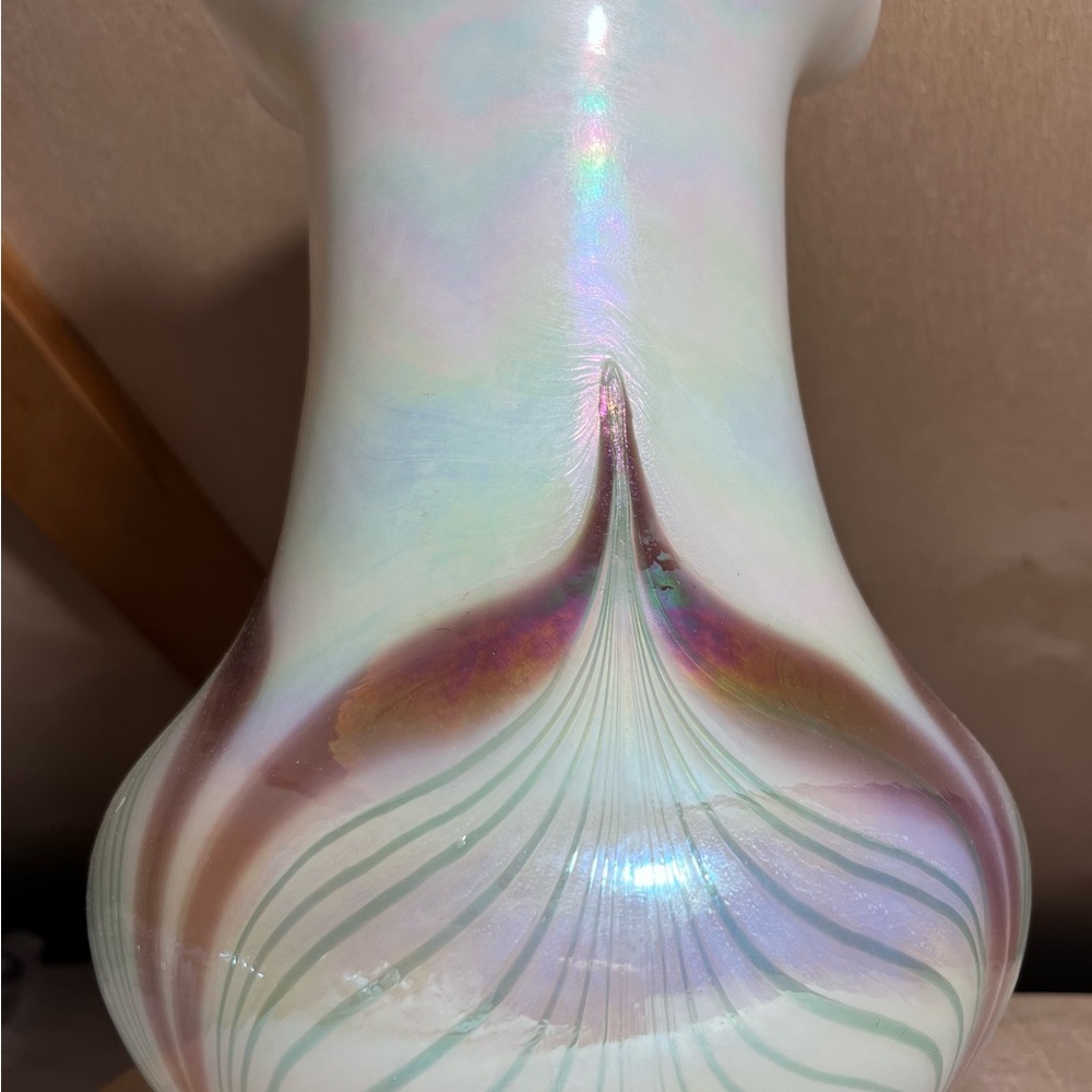 Sold! Fenton Dave Fetty Opal Glass Vase with Green and Mauve Pulled Feathers - Picture 5 of 10